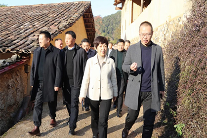 我院朱萬峰院長(cháng)與王曉峰、閻福斌等一行考察閩浙贛蘇區(qū)紅色旅遊發展